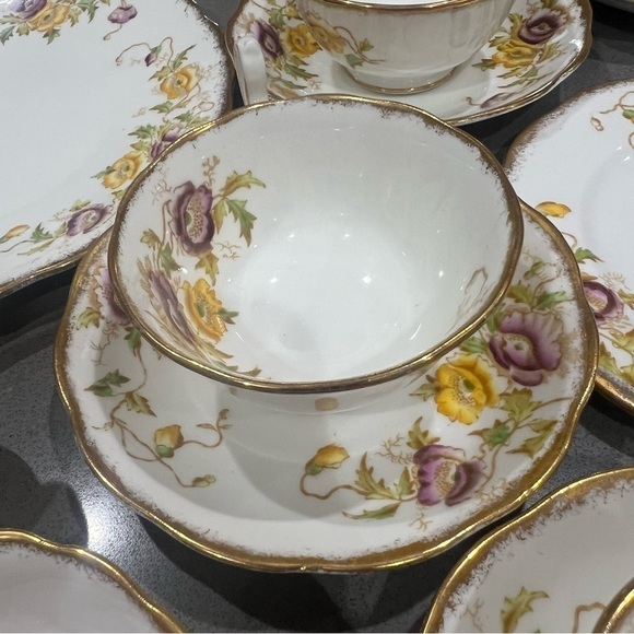 Vintage Royal Albert Crown China Poppies Tea Set – Service for 4 – Hand Painted - Picture 4 of 16